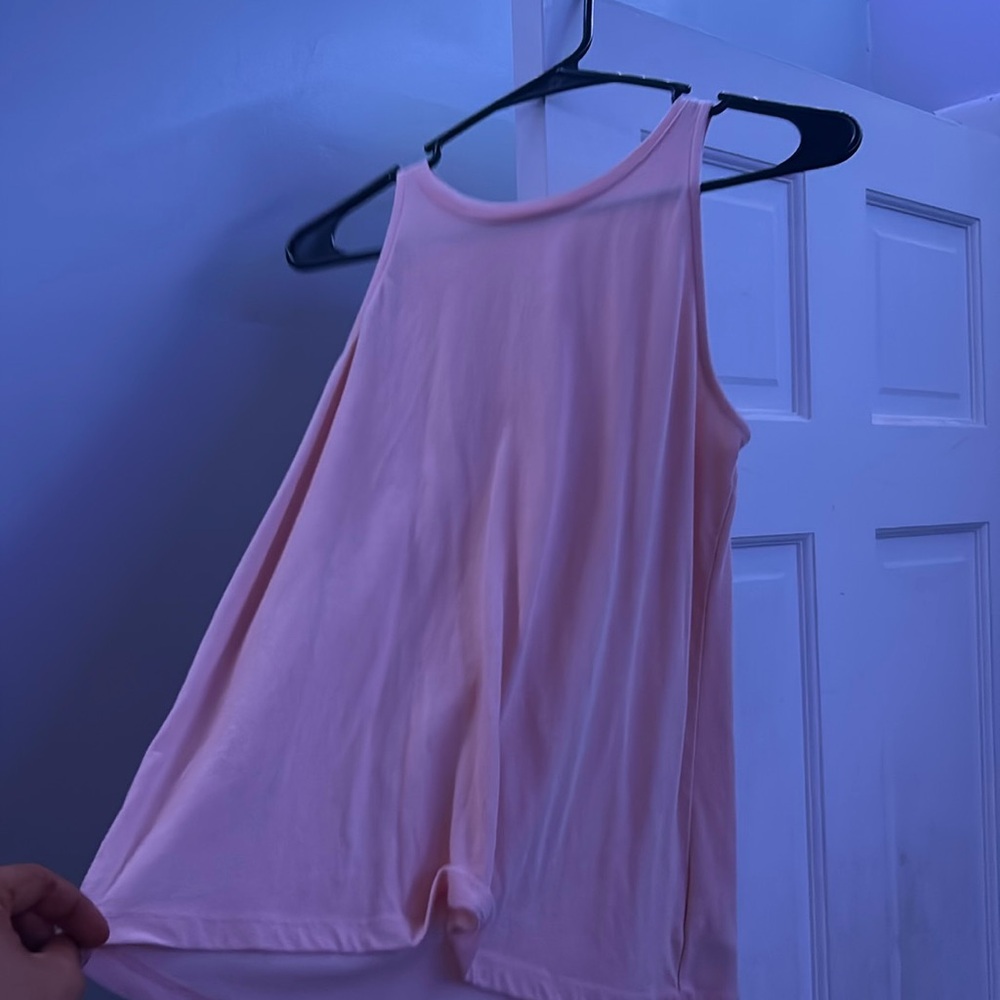 pink tank top